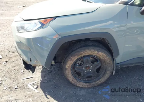 2020 Toyota Rav4 Xle Premium z USA, uszkodzony, nr VIN 2T3A1RFV4LW138309